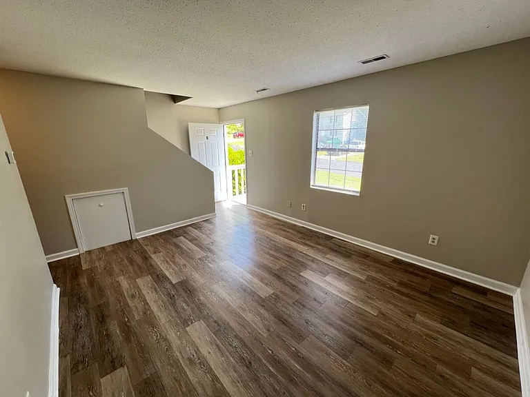 1410B Cherrycrest Dr #B — Photo 7