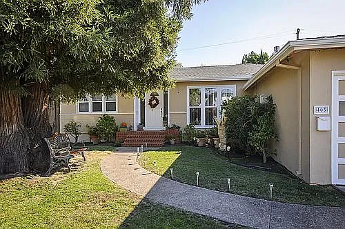 405 Heather Ln photo 1