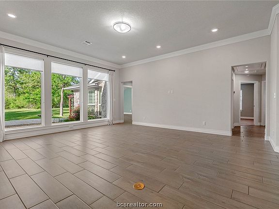 5th image of 9833 Chelsea Dr