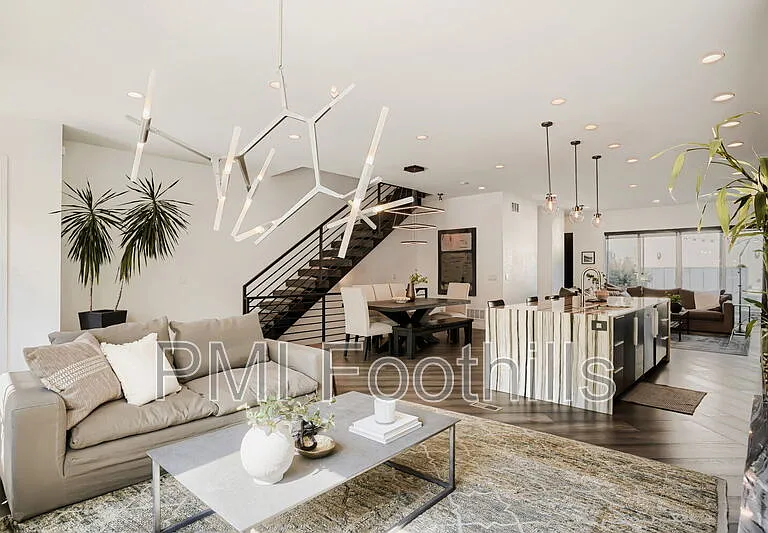 2740 Hazel Ct — Photo 3