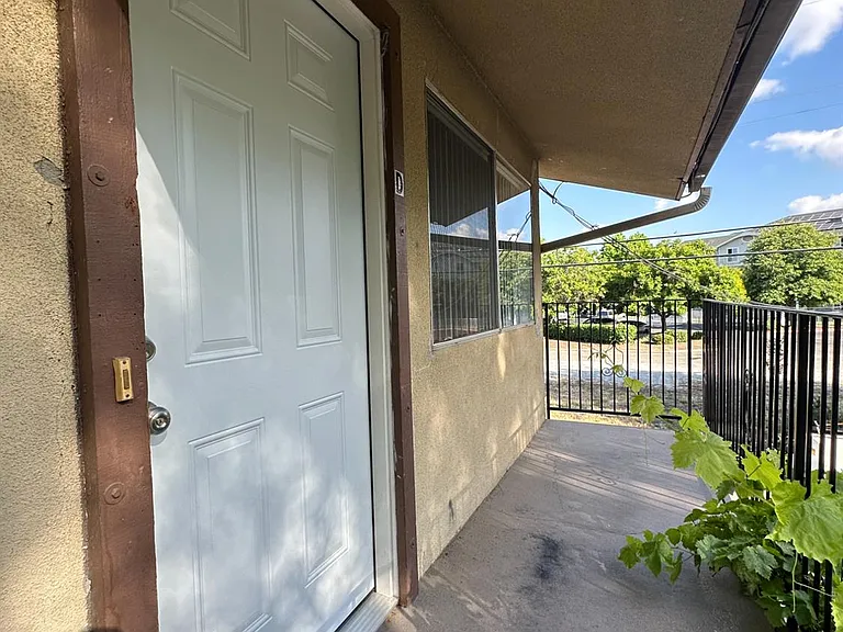 1069 Cherry Ln #D — Photo 18