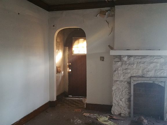 5th image of 582 E Davant Ave