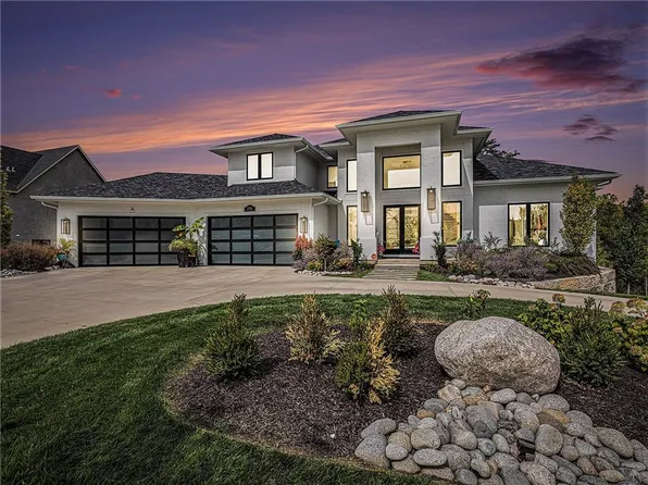 21384 W 93rd Ct, Lenexa, KS 66220