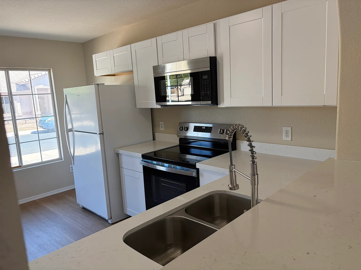 3 bed, 1399 sqft, $2,095 — Photo 4