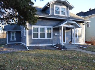 208 N 8th St, Oskaloosa, IA 52577