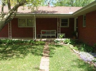 1902 Shelly Ct, Urbana, IL 61802