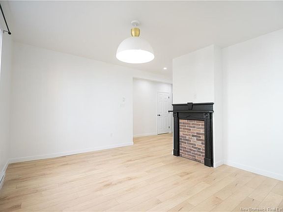 4th image of 20 Harding St #2