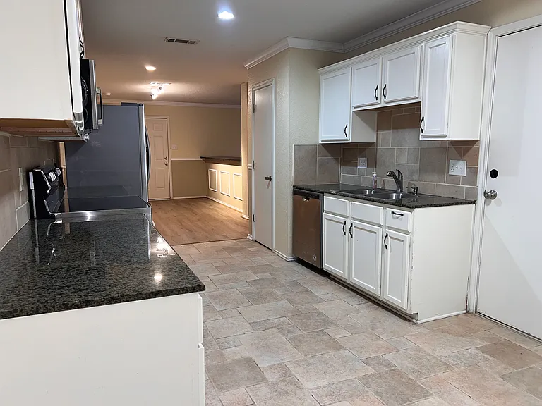 3505 Lakecrest Dr — Photo 11