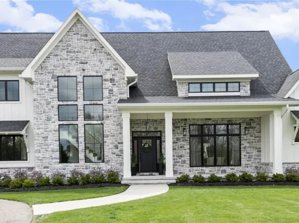 8439 Holcomb Rd, Clarkston, MI 48348