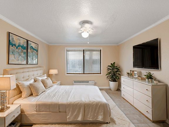3rd image of 1025 Eagle Lake Trl #1003
