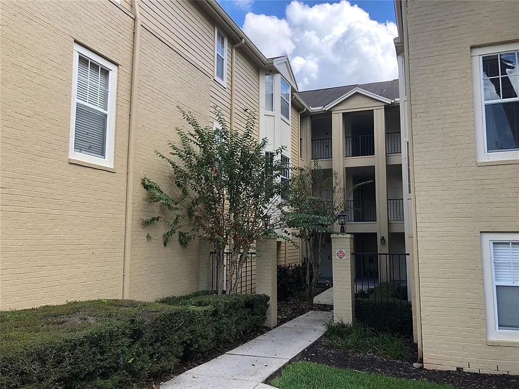 2 bed, 1.0 bath, 1271 sqft, $1,595 — Photo 1
