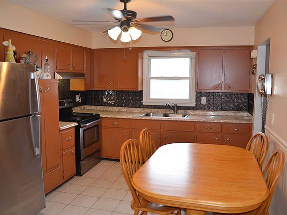3rd image of 615 Washington Ave