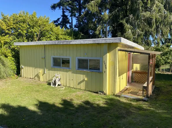 S Montesano St (1322), 1322 S Montesano St #2, Westport, WA 98595