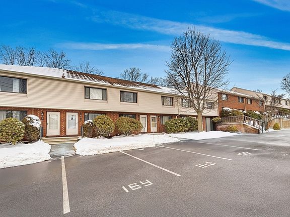 3rd image of 3 Sterling Ln Unit 3