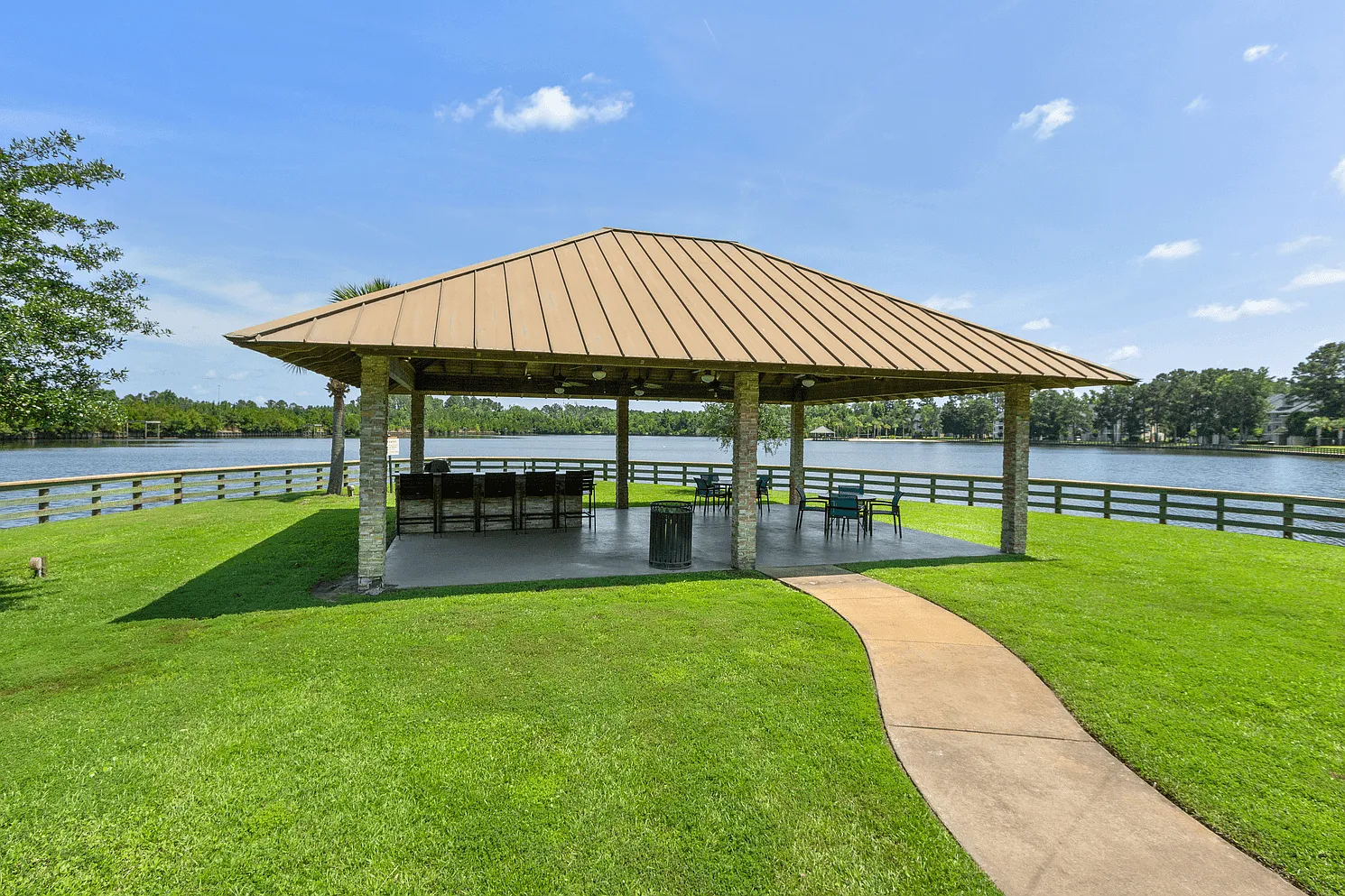 The Retreat at Grande Lake Apartments — Photo 4