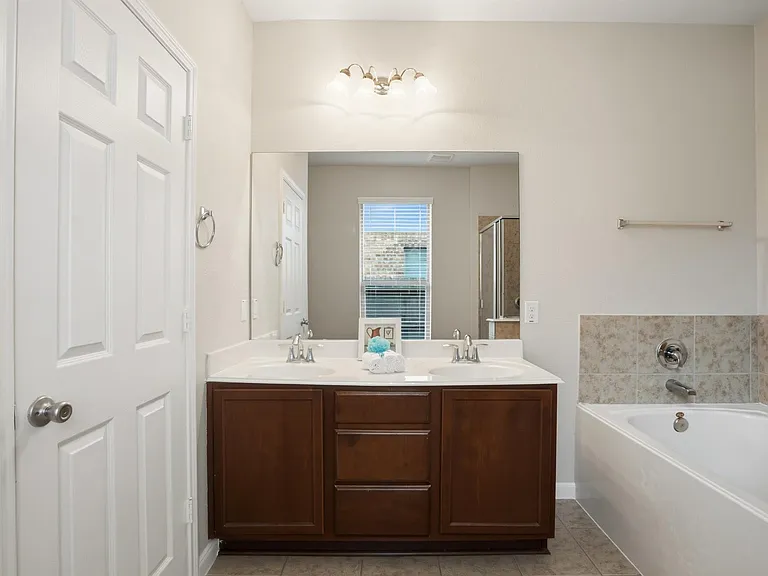 11103 Avery Oaks Ln — Photo 33