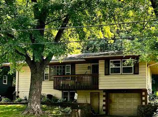 542 Hagerman Dr, Muscatine, IA 52761