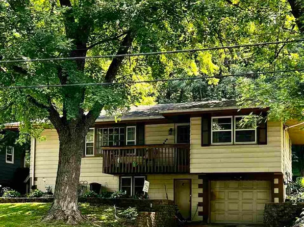 542 Hagerman Dr, Muscatine, IA 52761