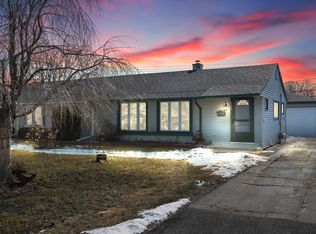 4145 W 90th St, Hometown, IL