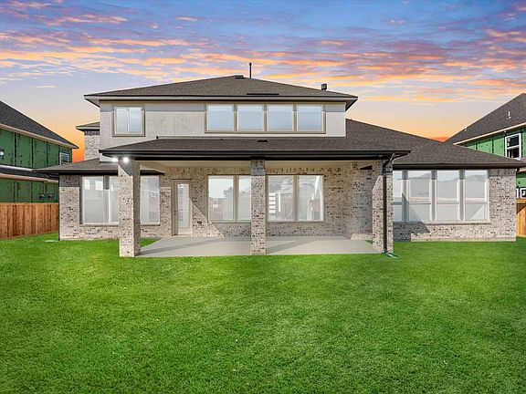 21335 Crescent Winged Drive Milan D