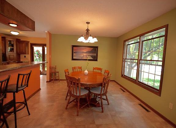 3rd image of 2504 Colony Dr