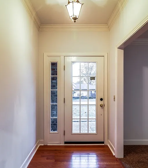 111 Arlington Pl — Photo 2