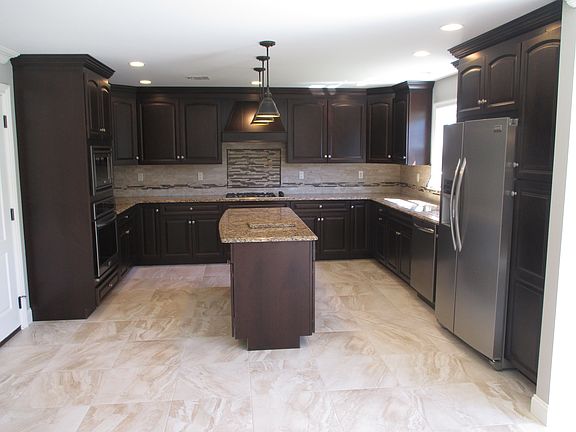 3rd image of 70 Southwood Cir