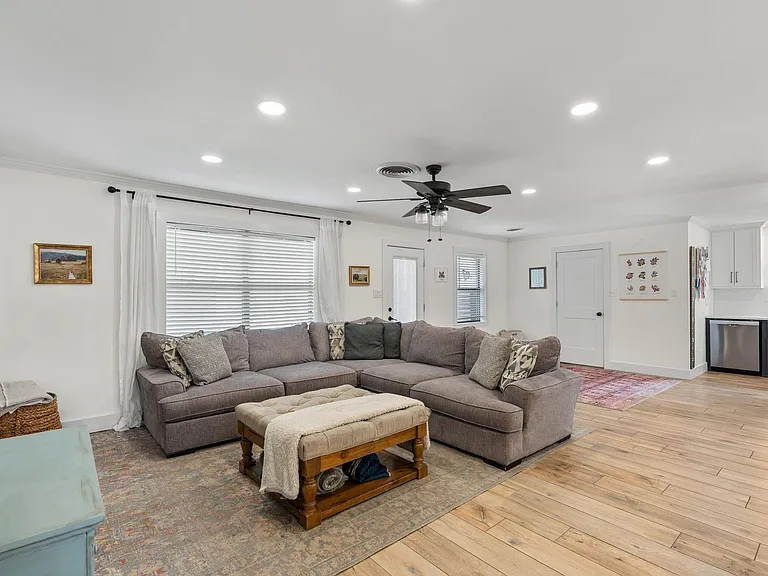 2314 Droxford Dr — Photo 3