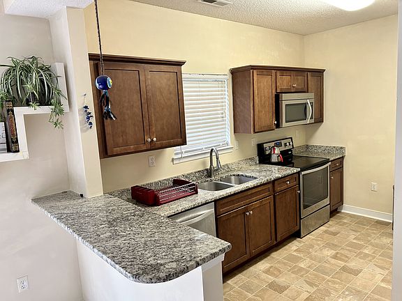 4th image of 4700 Twin Hickory Lake Dr #E1