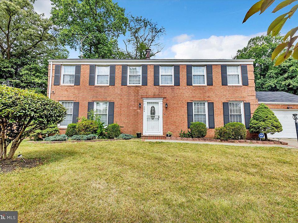 1st image of 404 Willow Wood Ct