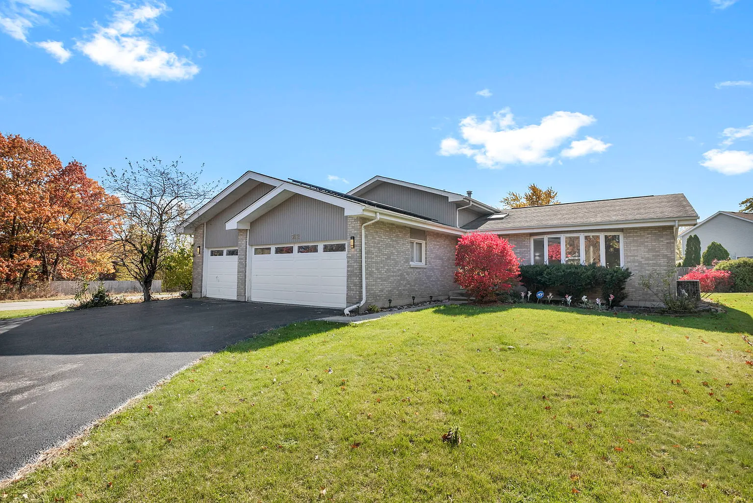 3612 Tee Ct N photo 1