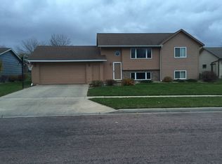 305 W Ponderosa Dr, Brandon, SD 57005