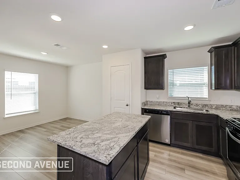 1421 Sunkiss Dr — Photo 4