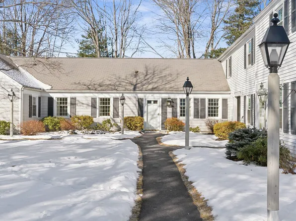 33 Colonial Village #33, Falmouth, ME 04105