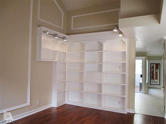 3rd image of 1063 N Via Colinas
