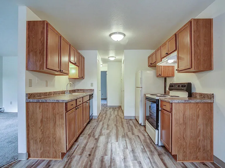 Highland Hills Apartments — Photo 12