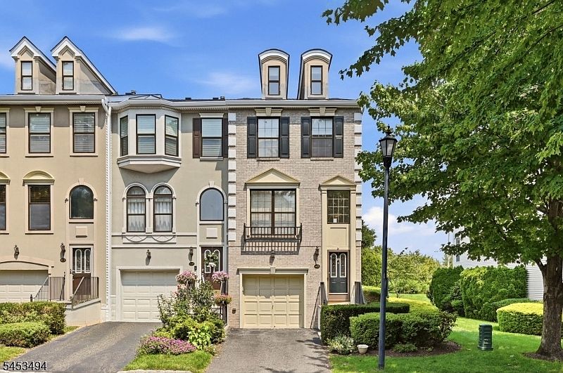 1st image of 427 Hartford Drive