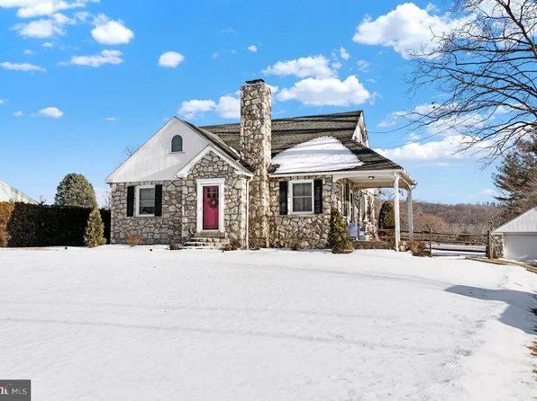 570 Oysterdale Rd, Oley, PA 19547