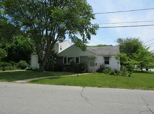 30 Aurora Dr, Warwick, RI 02889