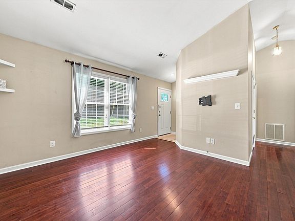 3rd image of 2417 Daleton Rd NE