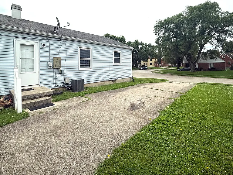 401 Morris Dr — Photo 16