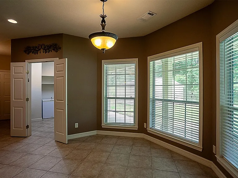 289 Broadmoor Dr — Photo 13