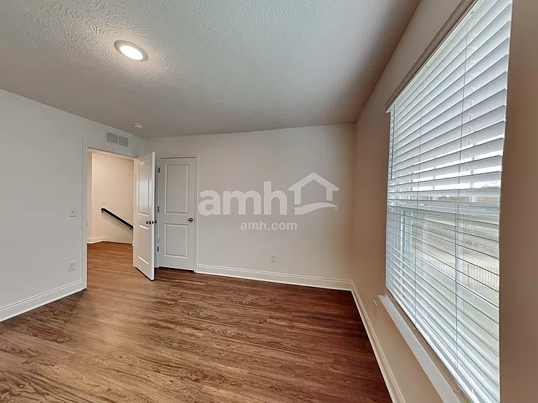 906 Castor Dr — Photo 17