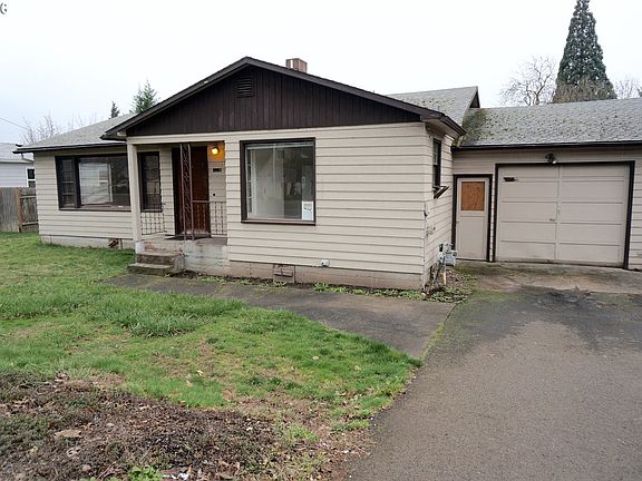 2nd image of 2323 SE Brookwood Ave