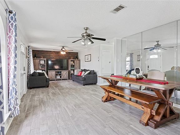 4th image of 2724 Dove Ave