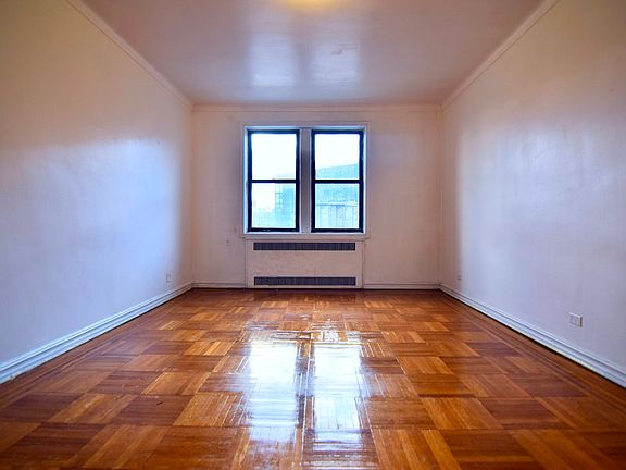 3rd image of 2300 Kings Hwy #3E