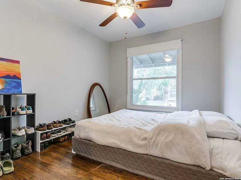 323 Byrnes Dr — Photo 6
