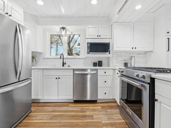 1034 Webster St, Needham, MA 02492