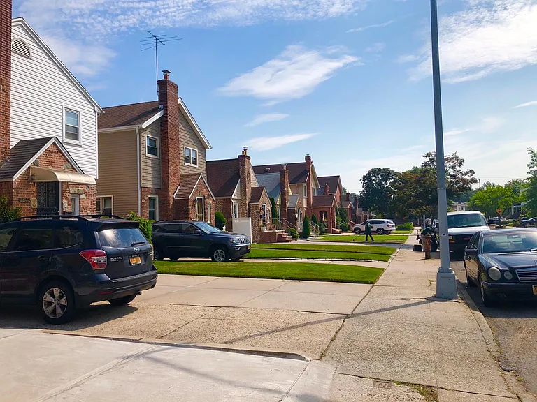 15117 11th Ave — Photo 2