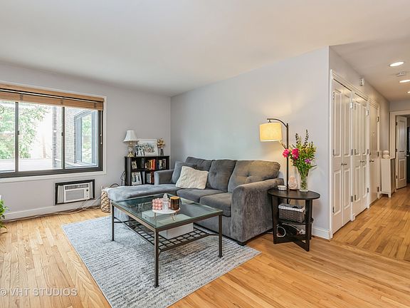 3rd image of 455 W Saint James Pl APT 306